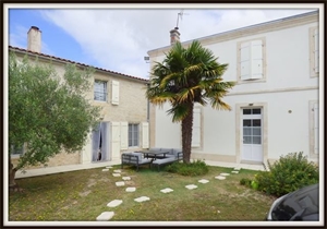 maison-villa à la vente -   17000  LA ROCHELLE, surface 264 m2 vente maison-villa - APR655752